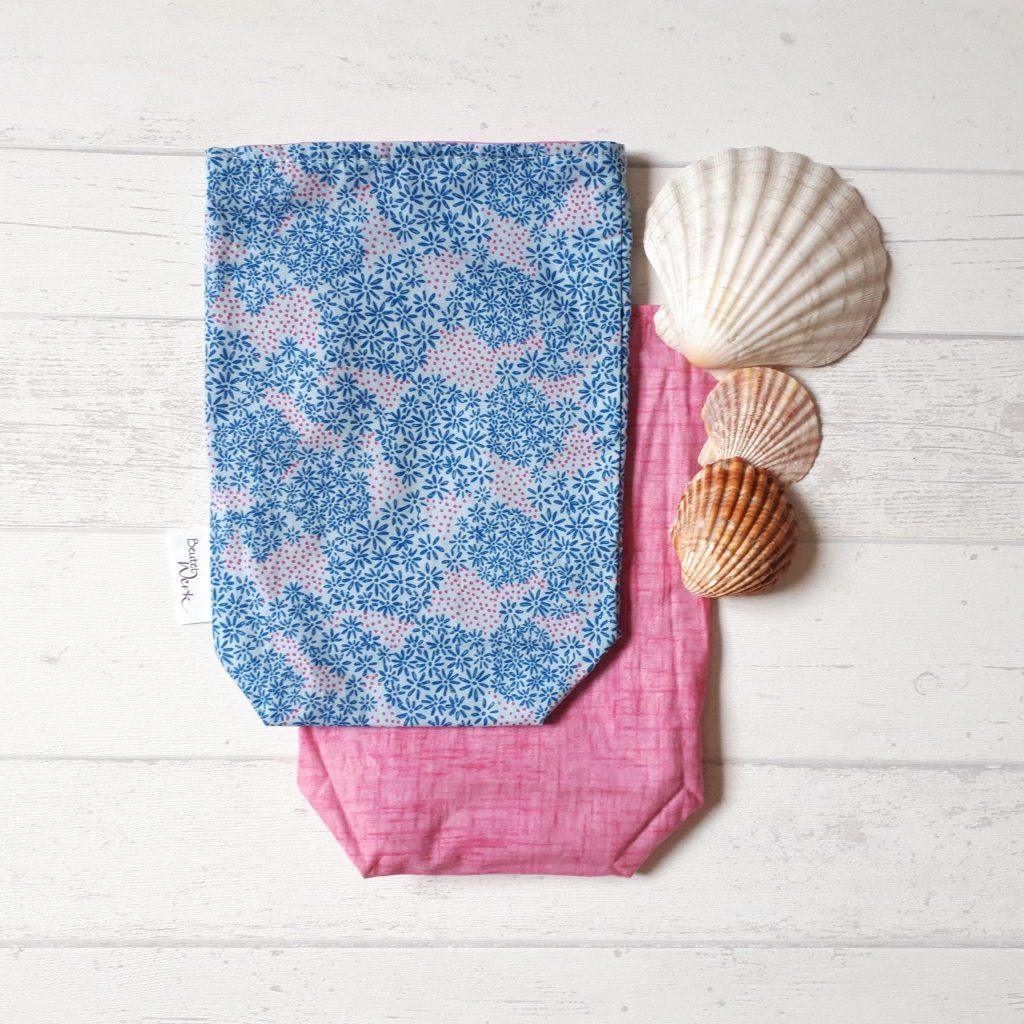 Geschenkbeutel aus Stoff Blütenmeer blau-pink