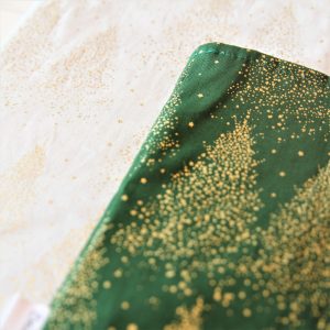 Geschenkverpackung nachhaltig aus Stoff für Weihnachten goldener Wald