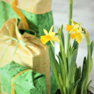 Geschenkverpackung für Ostern in Stoff Frühlingswiese – Bild 4