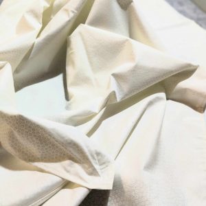 Wiederverwendbare Geschenktücher aus Stoff in weiß – Bild 2