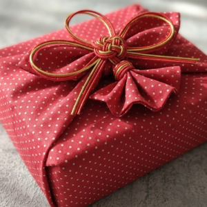 Geschenktuch Punkte, nachhaltige Geschenkverpackung
