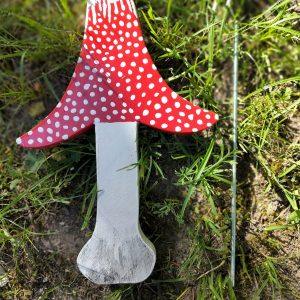 Geschenkidee für deinen Garten aus Holz großer Fliegenpilz