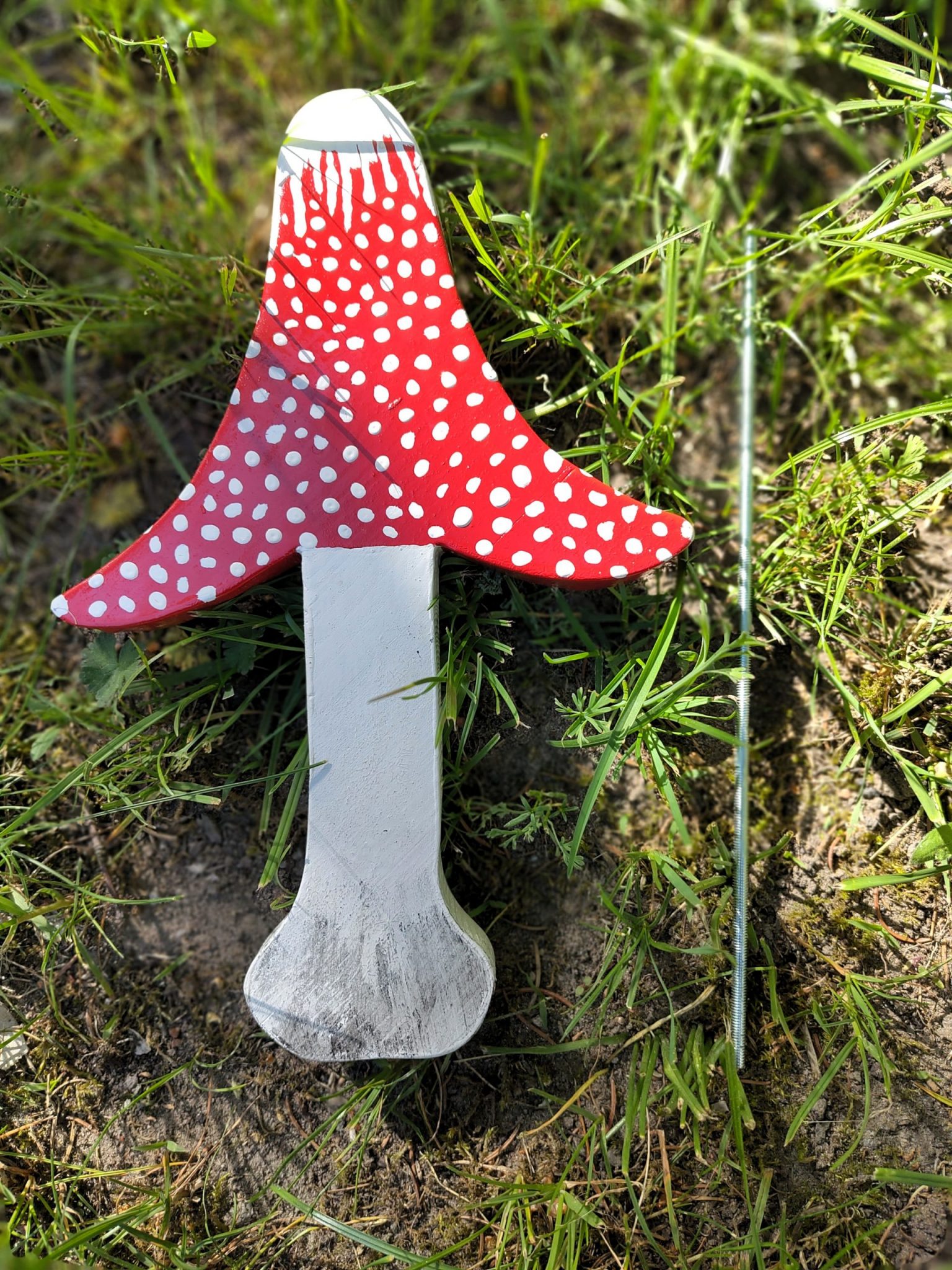 Geschenkidee für deinen Garten aus Holz großer Fliegenpilz