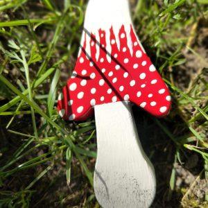 Geschenkideen aus Holz für deinen Garten kleiner Fliegenpilz