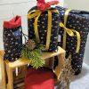 Weihnachtsbeutel als Geschenkverpackung mit Christbaumkugeln