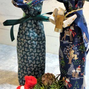 Waldgeflüster, Weihnachtsmotiv mit Waldtieren in blau und innen grüne Blätter