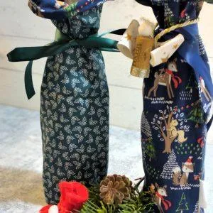 Waldgeflüster, Weihnachtsmotiv mit Waldtieren in blau und innen grüne Blätter