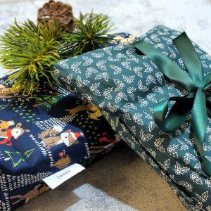 Waldgeflüster, Weihnachtsmotiv mit Waldtieren in blau und innen grüne Blätter