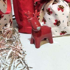 Geschenke nachhaltig verpacken aus Stoff mit Weihnachtsmuster