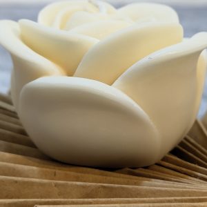 Kerze aus Rapswachs als Geschenkset mit einem Geschenkbeutel