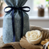 Kerze aus Rapswachs als Geschenkset mit einem Geschenkbeutel