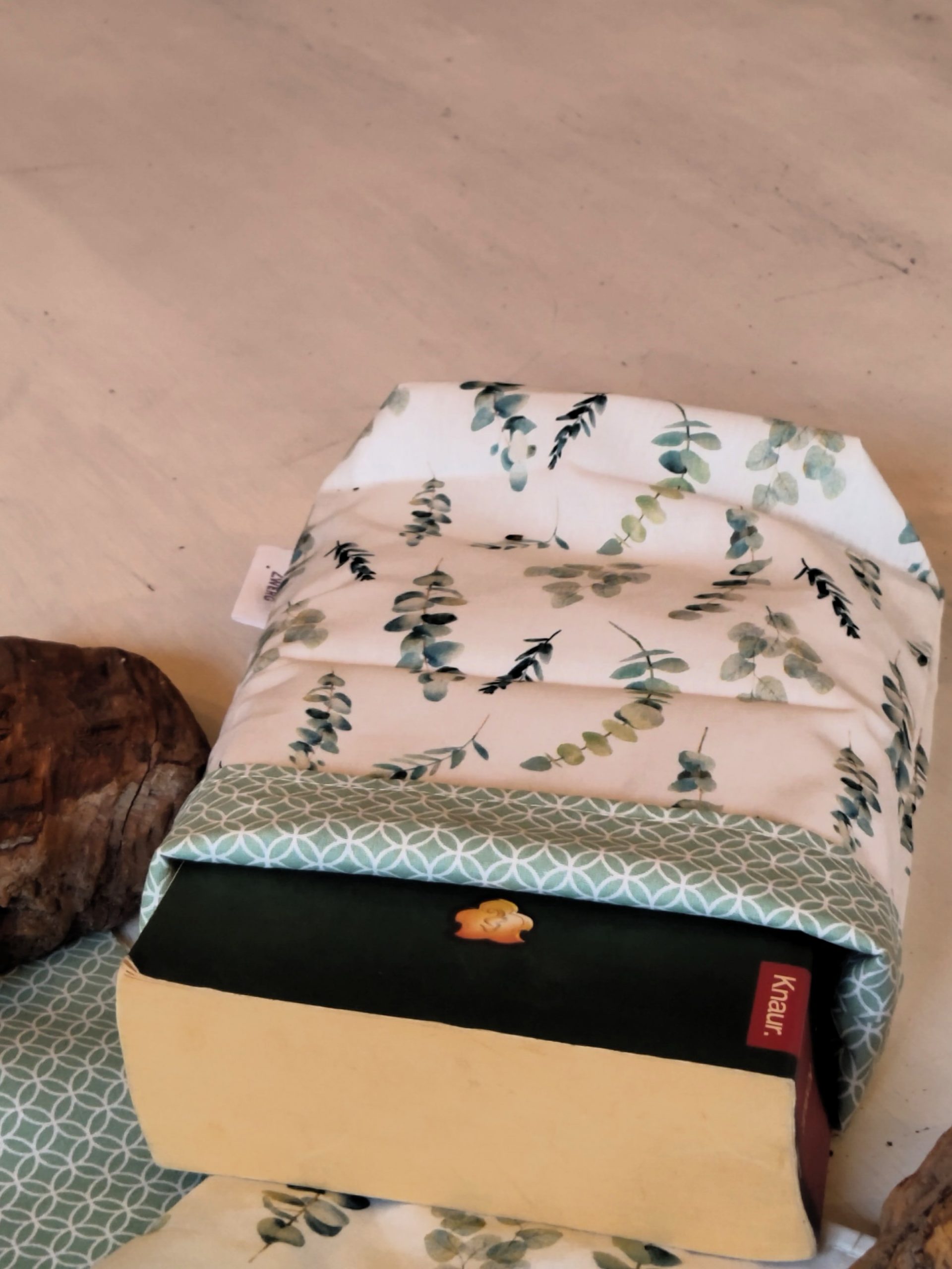 Geschenkverpackung aus Stoff als Alternative zu Geschenkpapier
