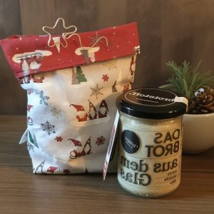 ein Geschenkset bestehend aus einem Beutel mit Brot im Glas von Brotstoff