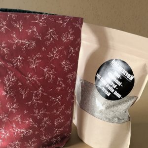 Geschenkset bestehend aus einem Beutel mit Kerzensand als Geschenk